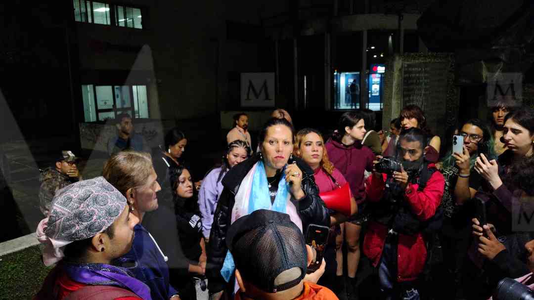 Activistas trans exigieron a la Fiscalía juzgar el caso de Paola Buenrostro con perspectiva de género. | Foto: Jorge Becerril