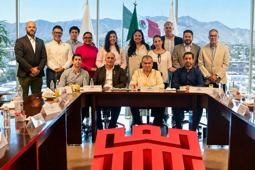 Alcalde de Torreón revisa proyectos con el Colegio de Arquitectos. | Foto tomada de: www.facebook.com/mriquelmesi