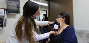 El Hospital Universitario y La Roche-Posay realizaron una jornada gratuita de chequeo de lunares para prevenir el cáncer en la piel.