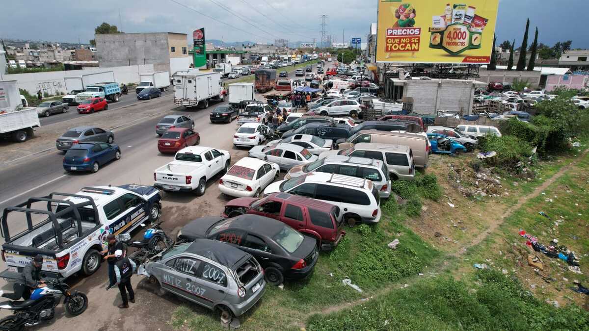 Los "deshuesaderos" fueron avisados sobre el retiro de vehículos viejos o chocados sobre la carretera. | Foto: Especial