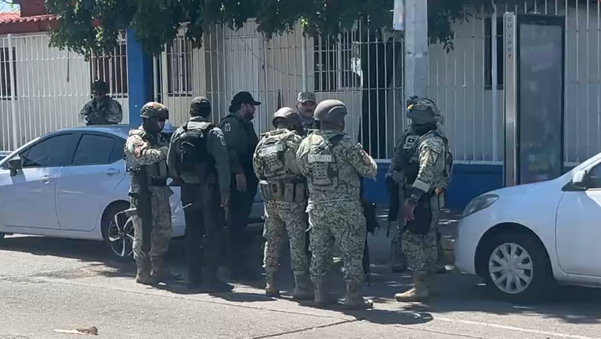 Elementos de seguridad acudieron a la zona donde fue hallado el cuerpo del menor | Foto: Especial