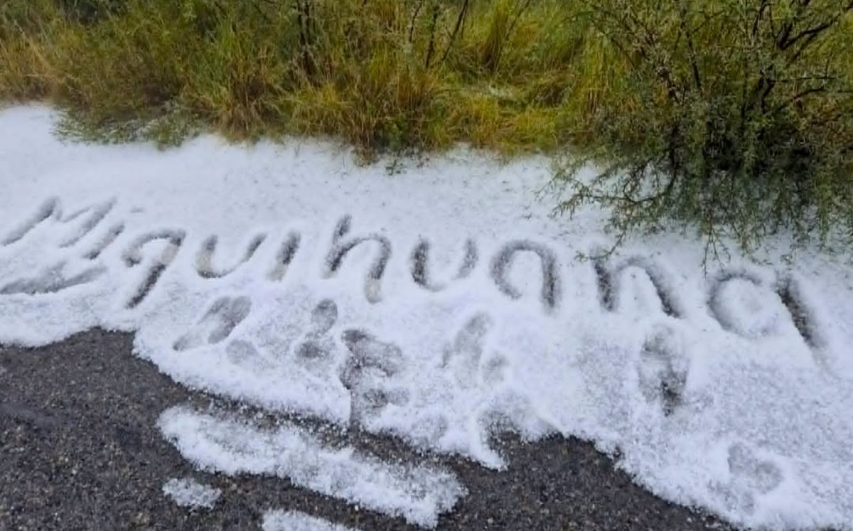 Graniza en Miquihuana en pleno verano en Tamaulipas. | Facebook: Tere Chicas