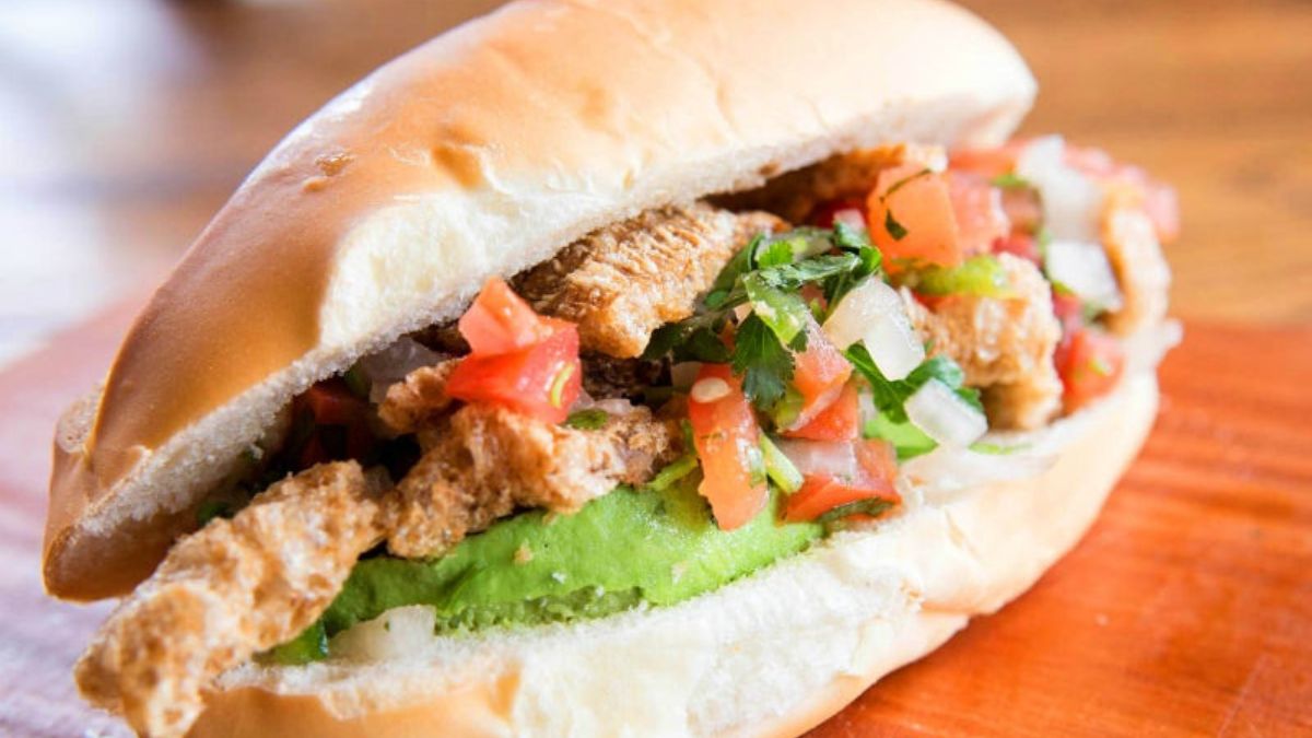 "Guacamaya", torta típica de León, Guanajuato.