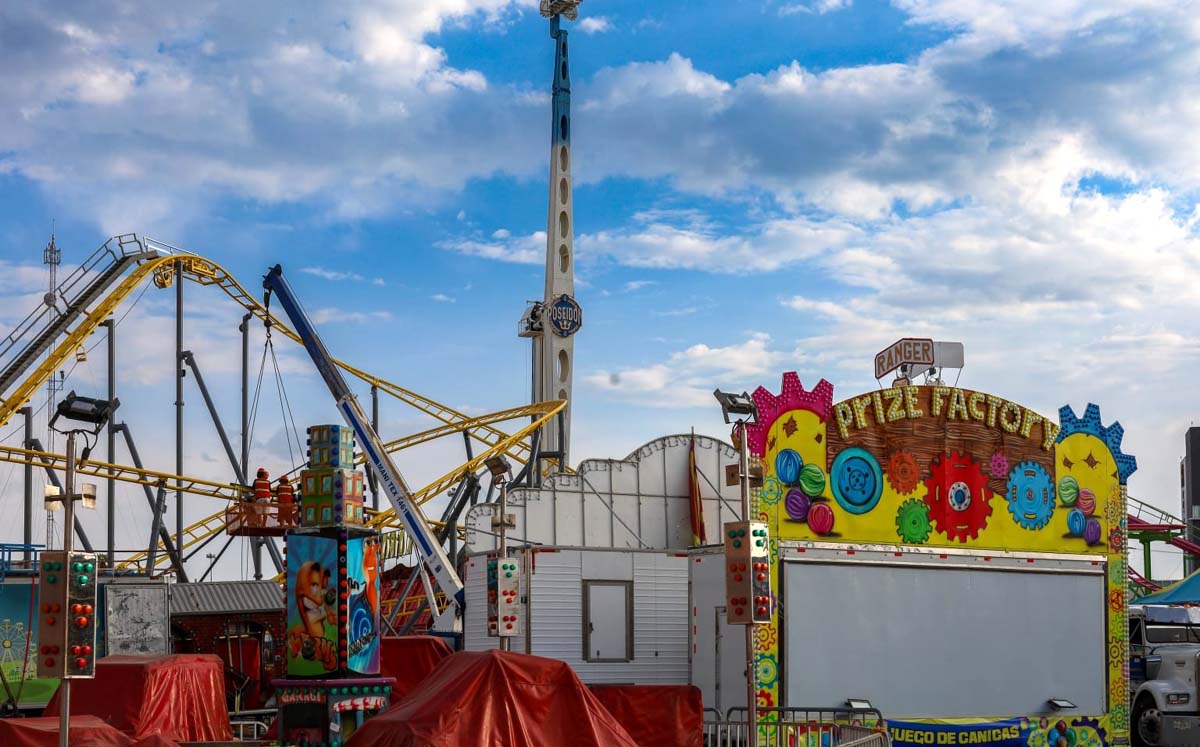 Juegos mecánicos en la Feria de Torreón. | Foto: Verónica Rivera