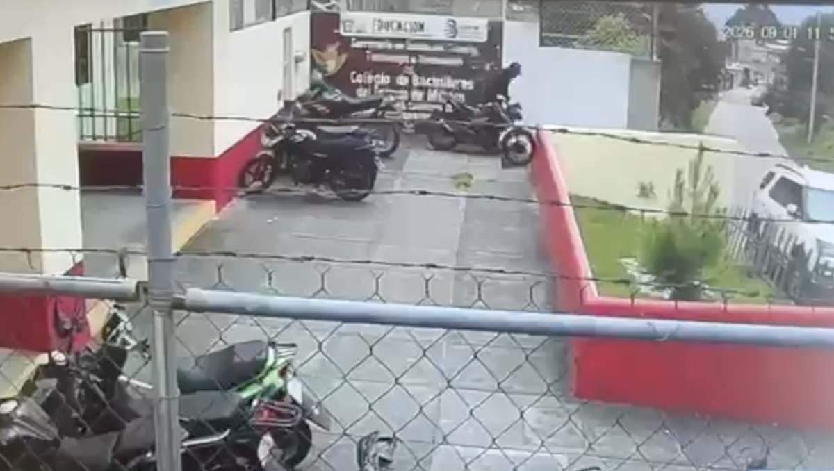 El ladrón ingresó al estacionamiento del plantel sin que seguridad lo detuviera. | Foto: Especial