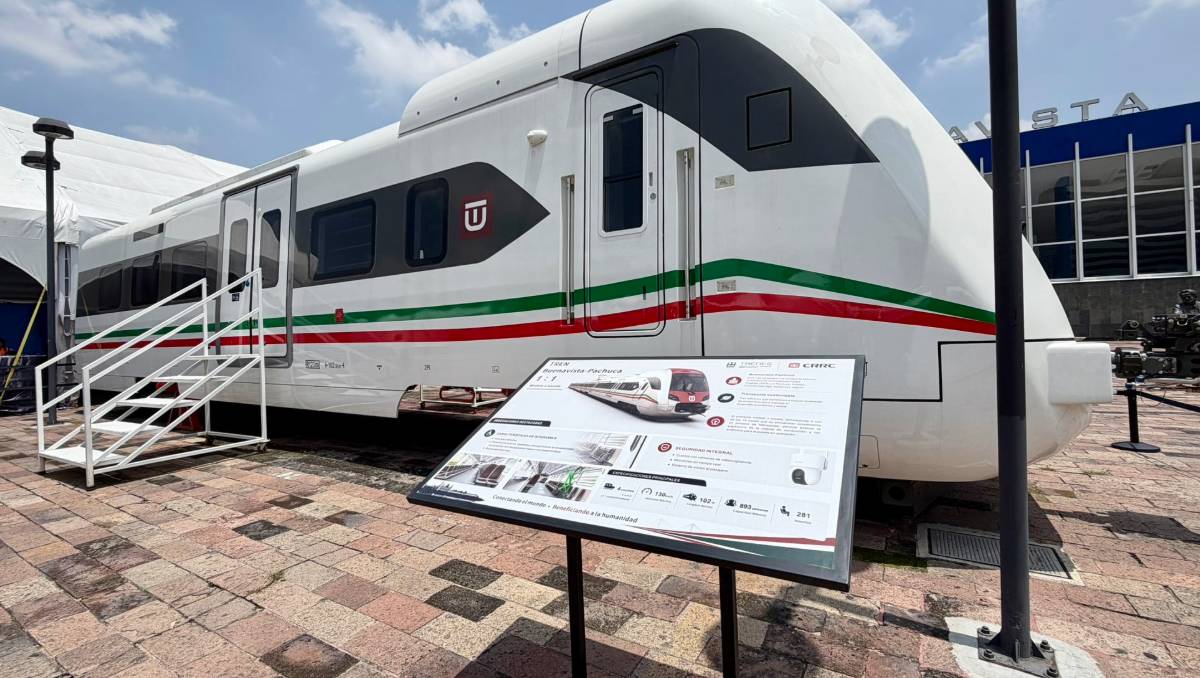 La maqueta del Tren México-Pachuca ya puede visitarse en Buenavista para conocer el interior de la futura unidad. | Foto: Especial
