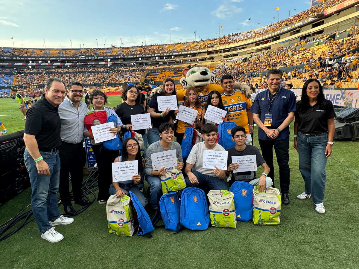 La noticia la recibieron en el Estadio Universitario, previo al partido de los Tigres en contra del Atlante.  (Cortesía)