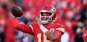 Patrick Mahomes, quarterback estelar de los Kansas City Chiefs, apunta a regresar a la titularidad para el partido de la Semana 1 en NFL.