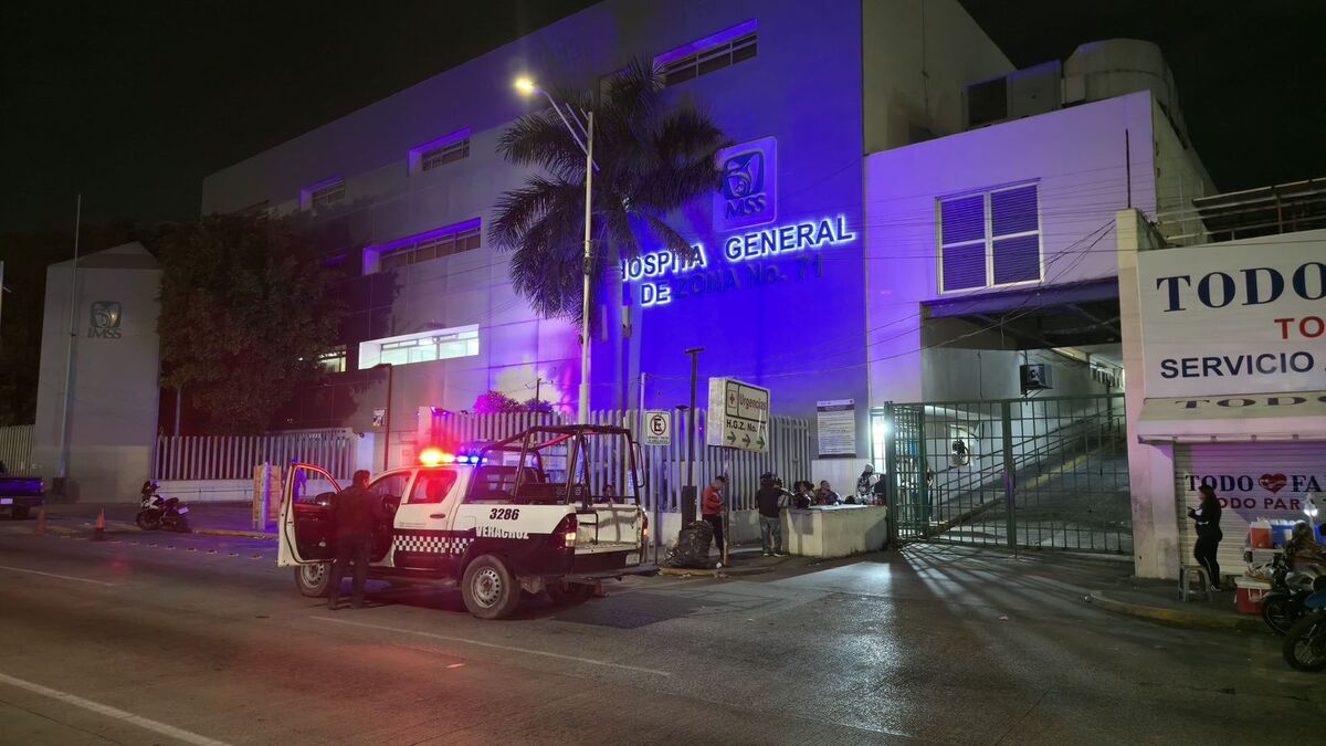 Policías Estatales y Navales acudieron al Hospital General de Zona número 71 del IMSS. | Especial