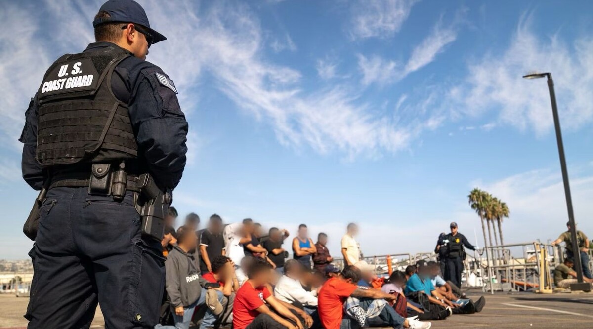 Rescatan a migrantes frente a la costa de California. | Foto: Especial