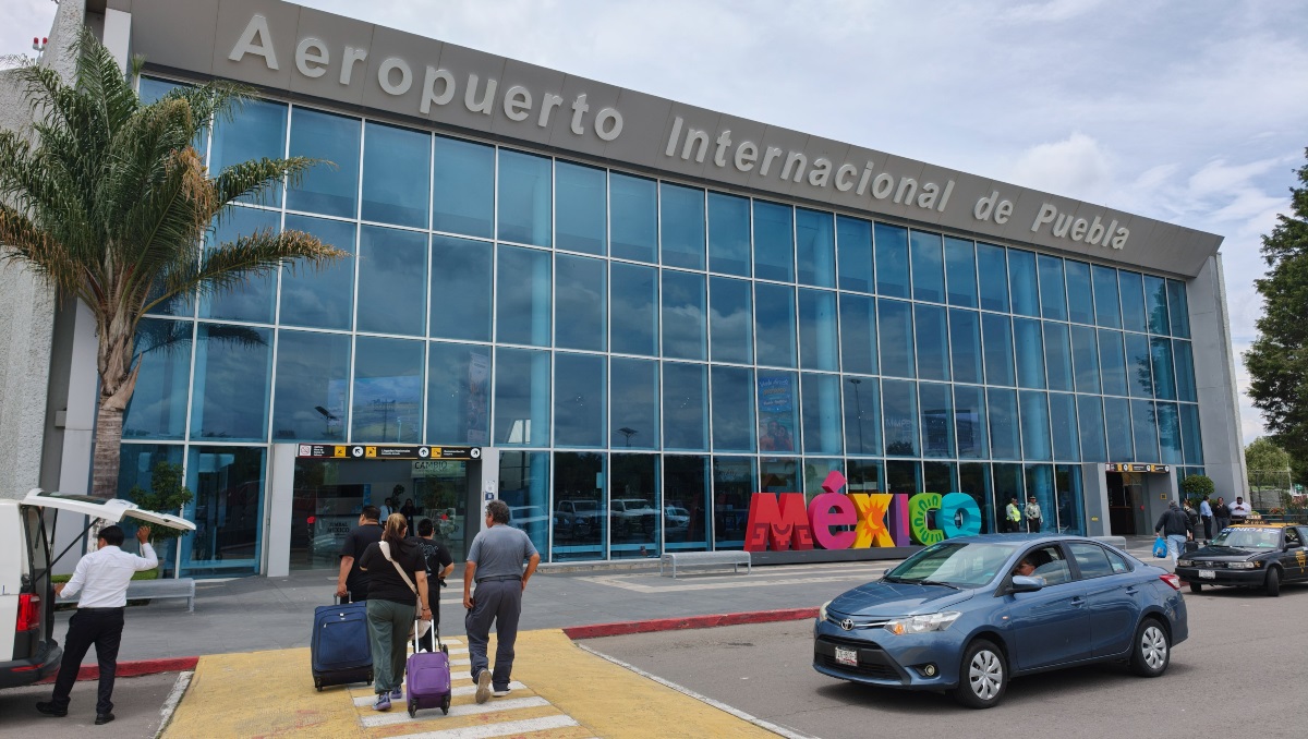 Sheinbaum aprueba transformación del Aeropuerto de Puebla: Armenta | EsImagen