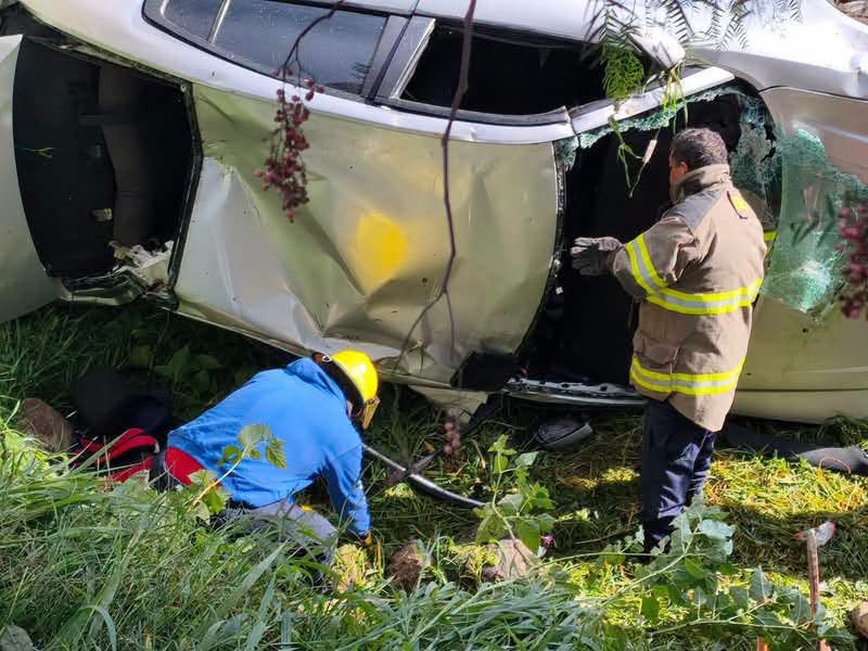 Accidente en carretera Tula-San Marcos: auto cae a barranca. (Cortesía)
