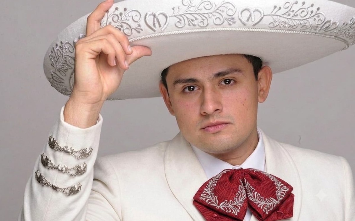 El músico está celebrando 16 años de carrera.