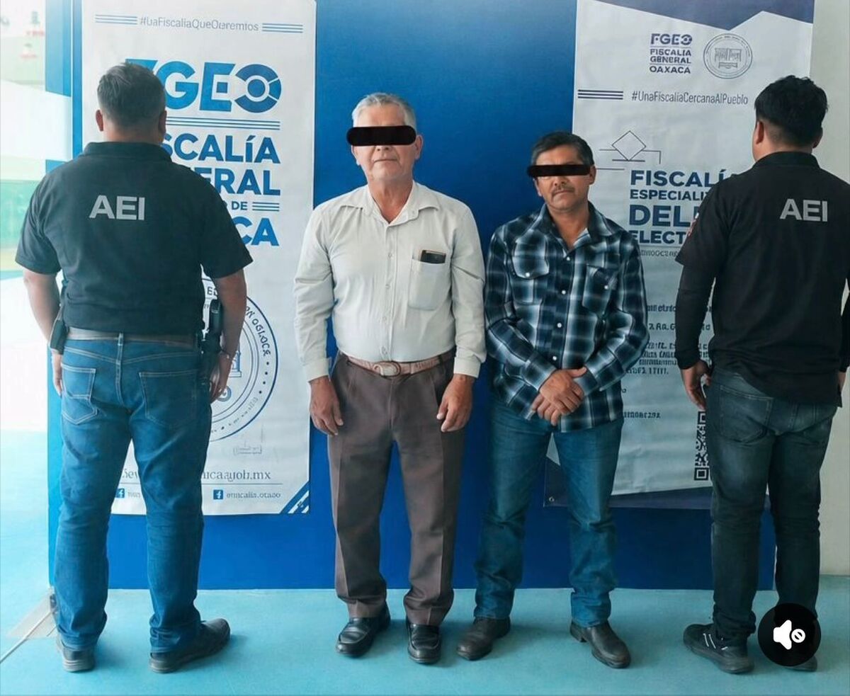 Ambos exfuncionarios fueron detenidos por elementos estatales. | Foto: Especial