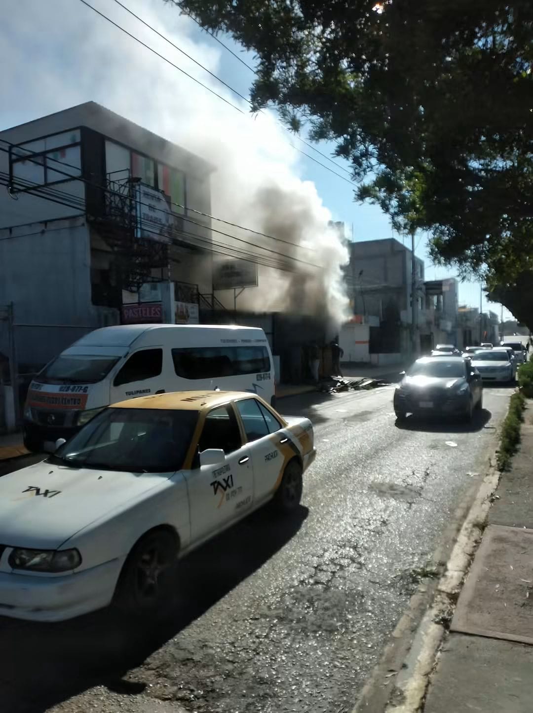 Explosión de gas en negocio de comida. (Cortesía)