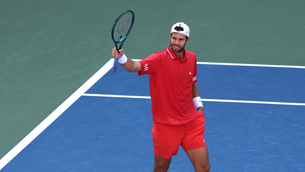 Karen Khachanov da la sorpresa y elimina a Felix Auger-Aliassime en la segunda ronda del US Open (Reuters)