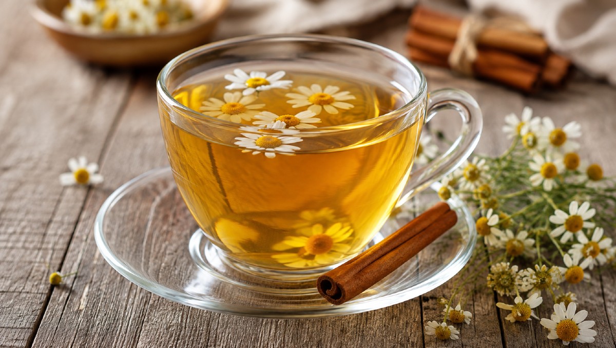 Propiedades del té de manzanilla con canela (IA)