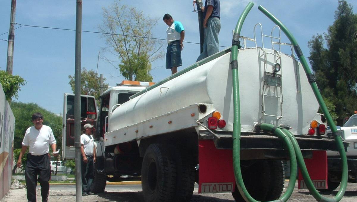 SAPASE informó que una avería en equipos del Tanque Cerro Gordo afectará el servicio de agua en 21 colonias. | Foto: Cuartoscuro