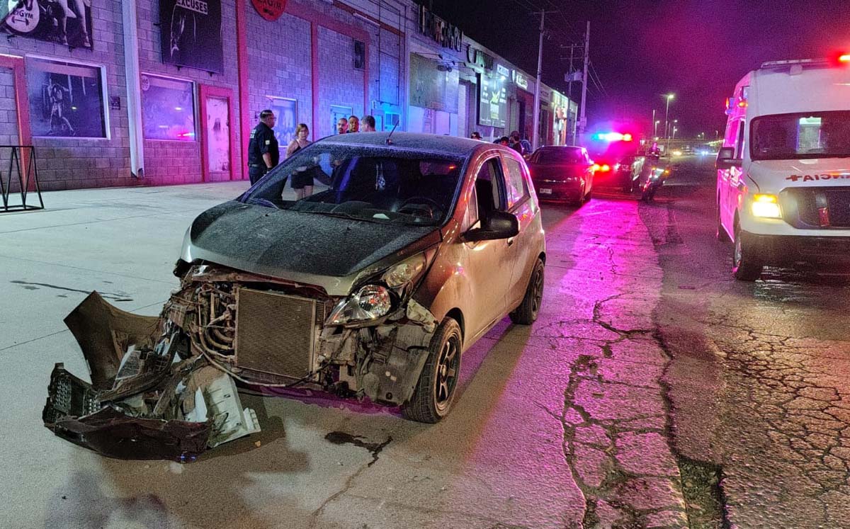 Otros testigos de los hechos lograron detener al conductor que intentó escapar. | Foto: Alejandro Escobedo