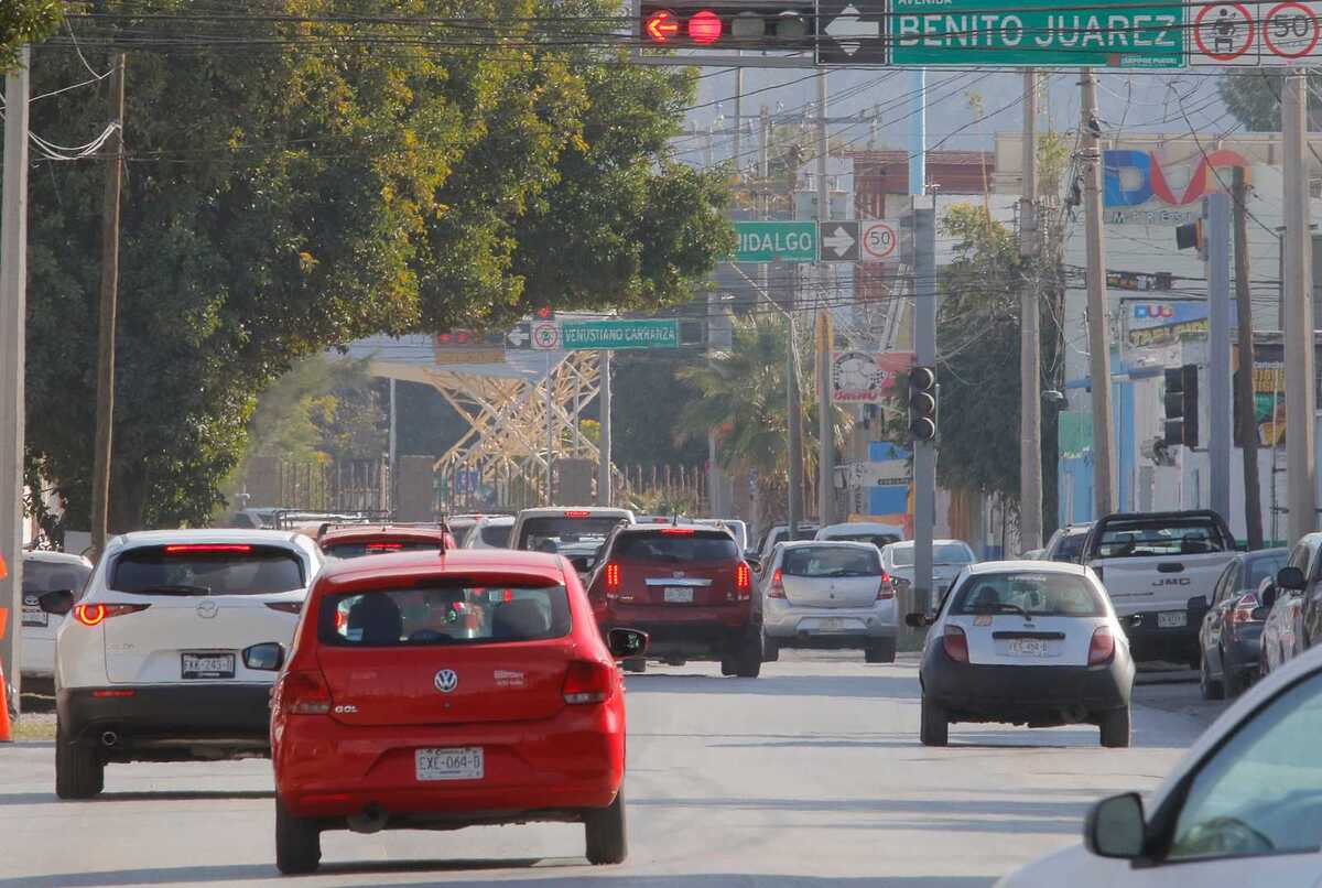 Torreón moderniza 30 semáforos de diversos cruceros.| Manuel Guadarrama.