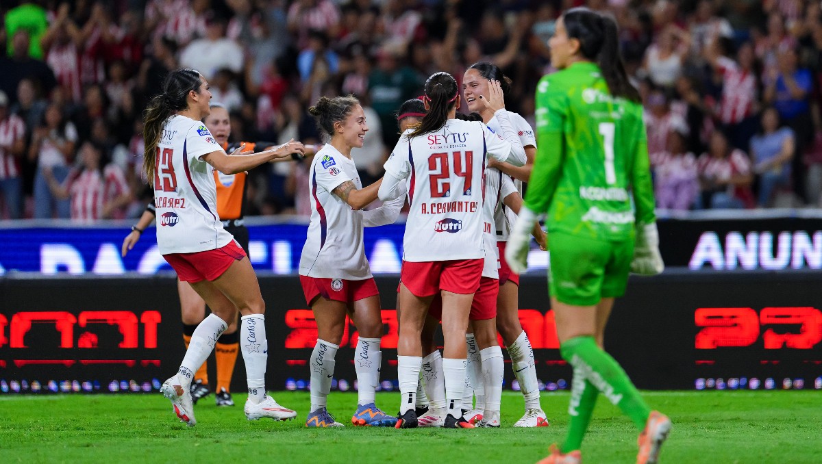 Chivas prolonga su hegemonía sobre Atlas y vuelve a ganar el Clásico Tapatío Femenil (Imago7)