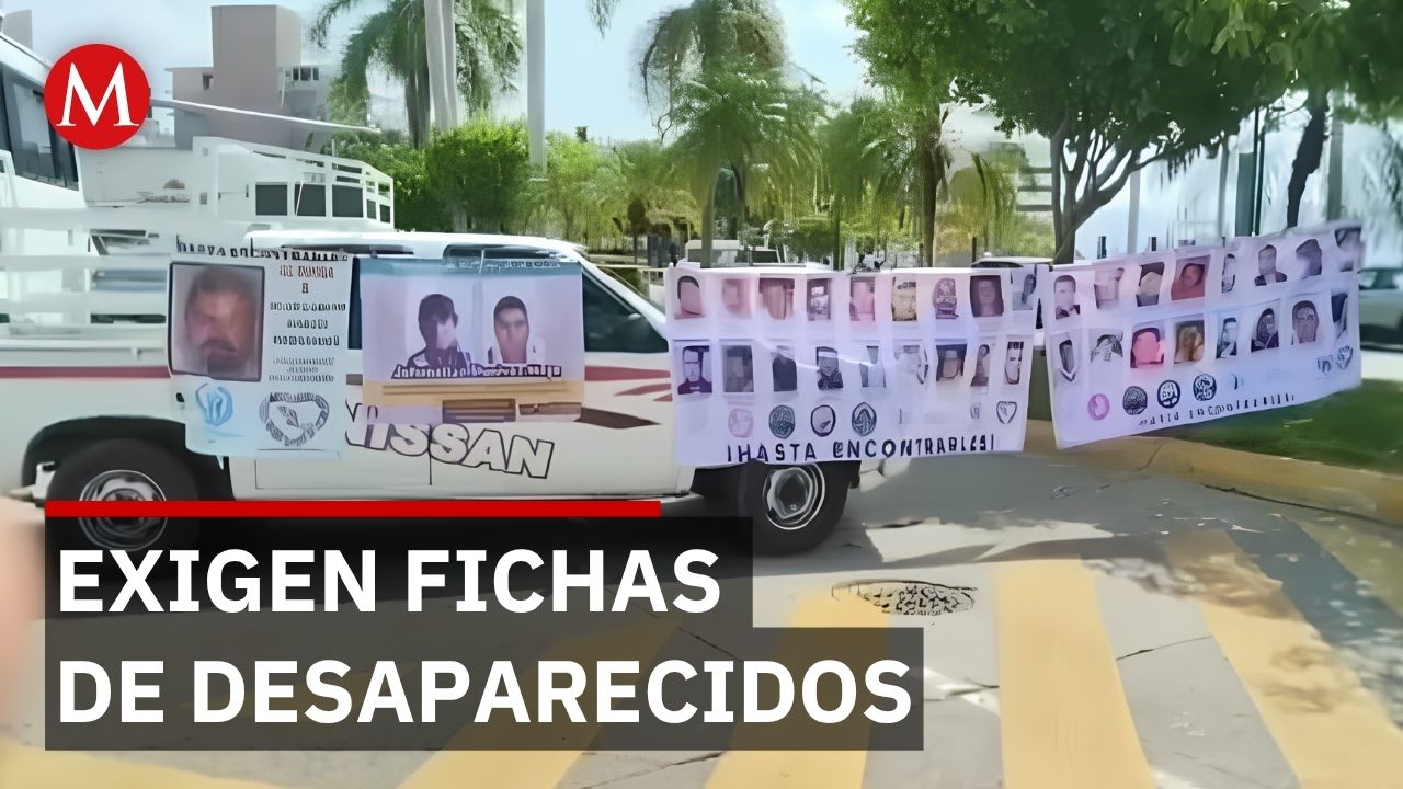 Familias de desaparecidos exigen devolución de fotos retiradas del malecón en Acapulco