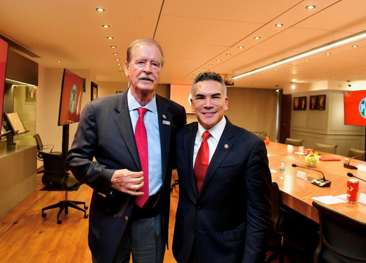 Fox visitó a Alejandro Moreno en la sede nacional del PRI. | Foto: Especial