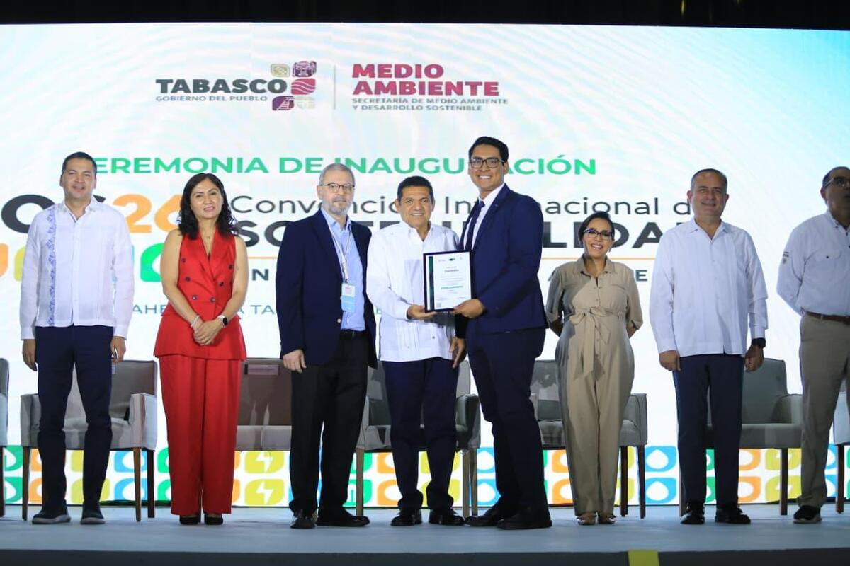Javier May Rodríguez encabezó la inauguración de la Convención Internacional SOS26 en el Centro de Convenciones de Villahermosa.| Foto: Especial