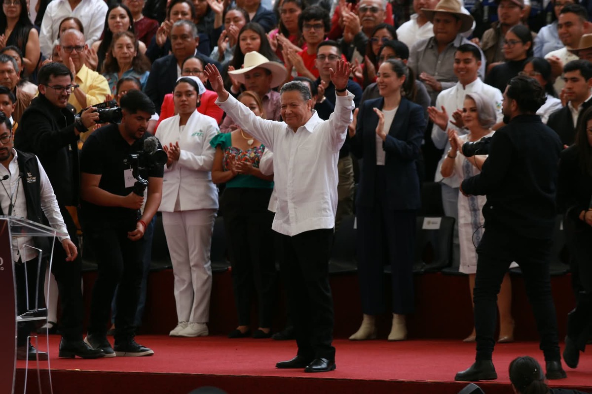 Julio Menchaca durante su cuarto informe. (Jorge Sánchez)