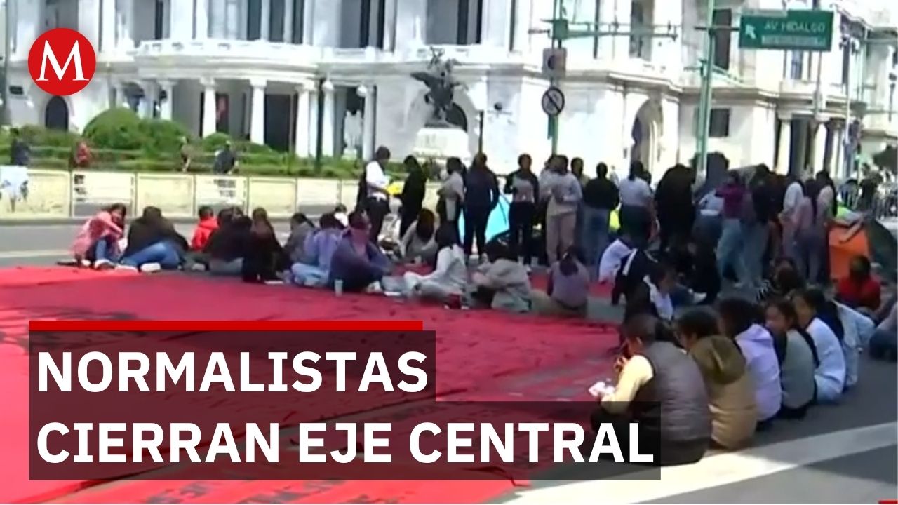Normalistas de Puebla cierran Eje Central en CdMx por 22 horas consecutivas