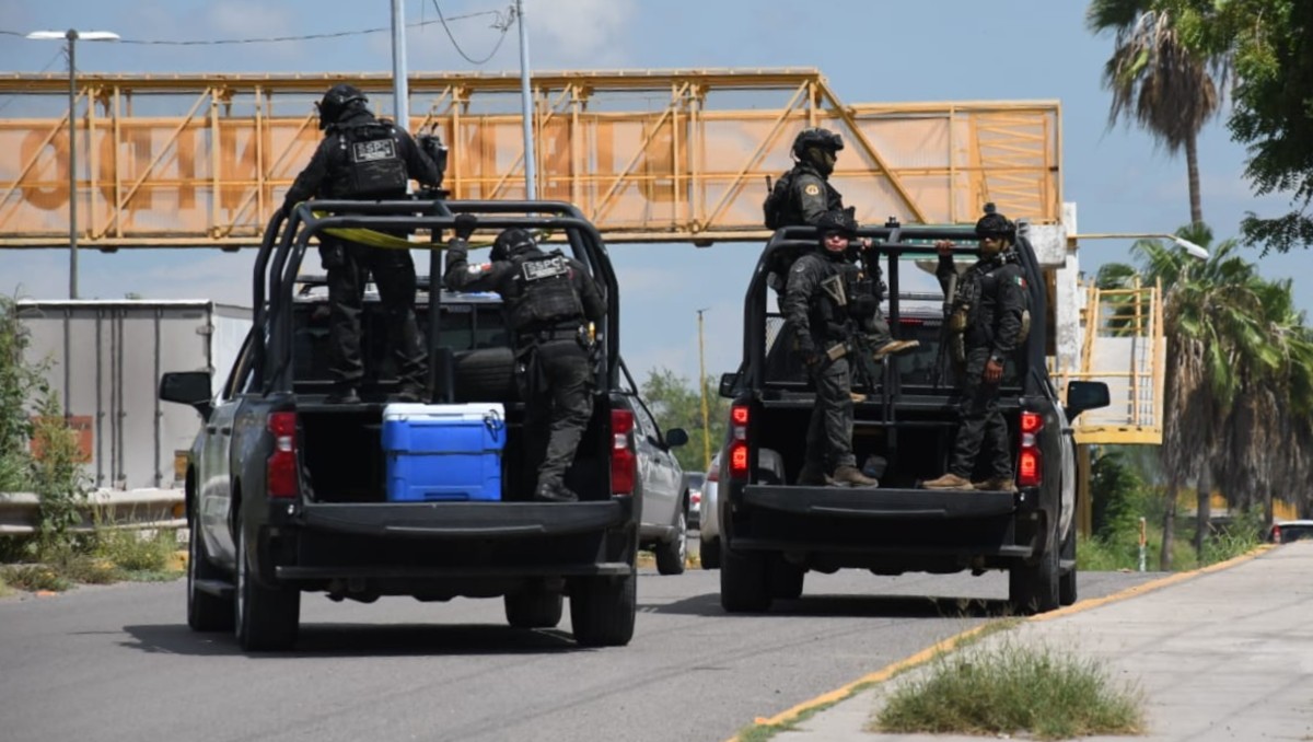 La presencia federal comenzó con un convoy integrado por aproximadamente 10 unidades | Foto: Raeb Morales