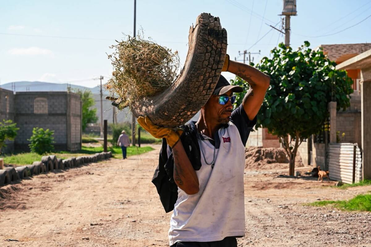 La brigada pasa un solo día por cada sector, por lo que se pide a los vecinos sacar sus cacharros con anticipación. | Cortesía Ayuntamiento de Lerdo