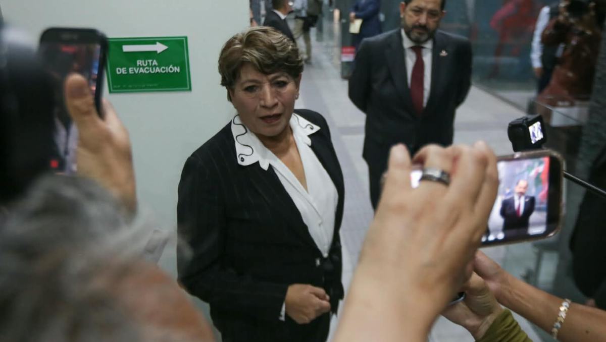 La gobernadora deseó éxito a Higinio Martínez y destacó que es una oportunidad para seguir trabajando por la gente. | Foto: Tania Contreras