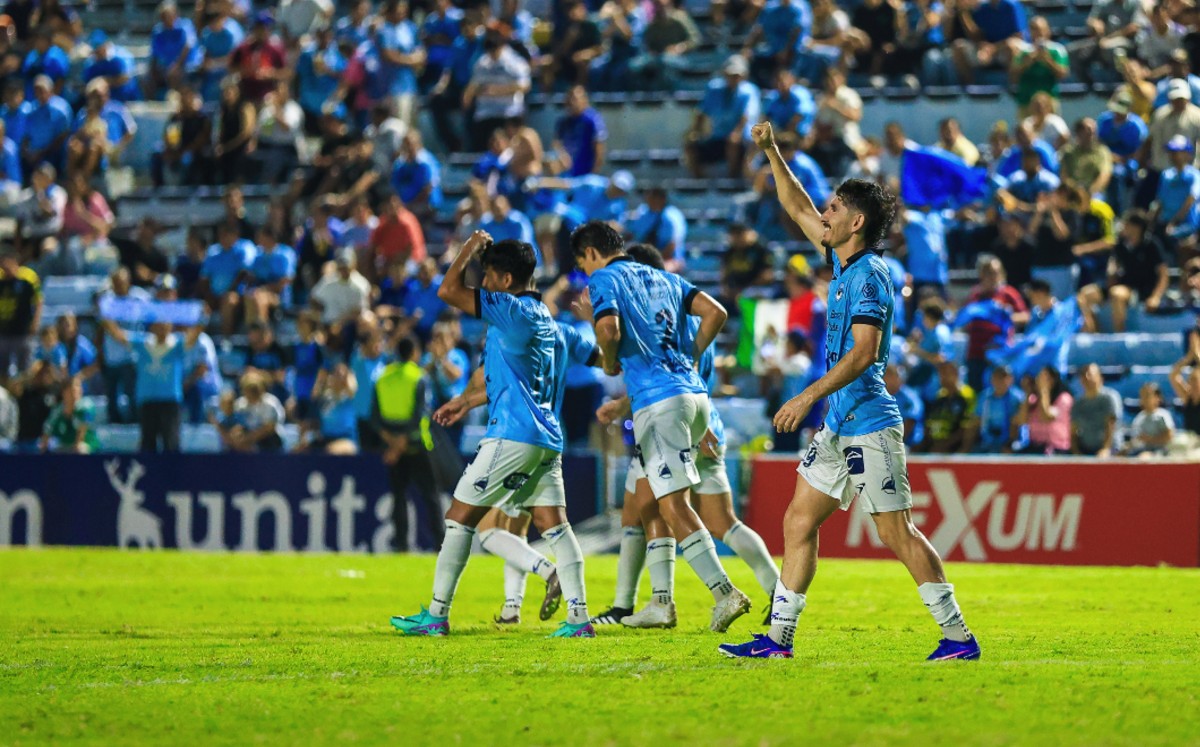 Jugadores de la Jaiba Brava celebran durante el partido ante Venados de Mérida | Cortesía
