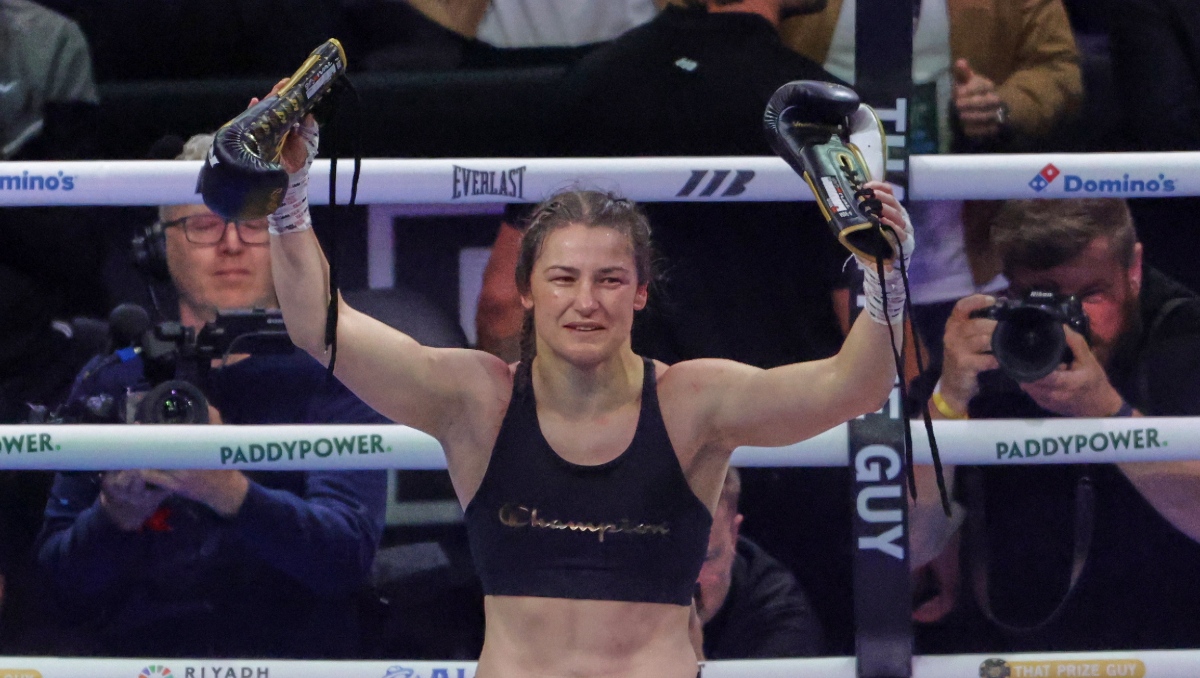 Katie Taylor dice adiós al boxeo como campeona mundial indiscutida tras vencer a Flora Pili (Agencia AP)