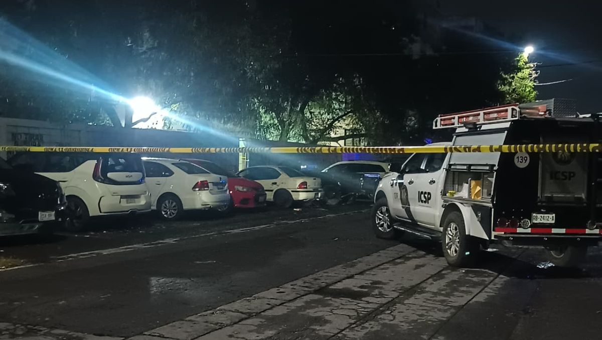 Agentes ministeriales y peritos investigan el homicidio | Lolita Lastra