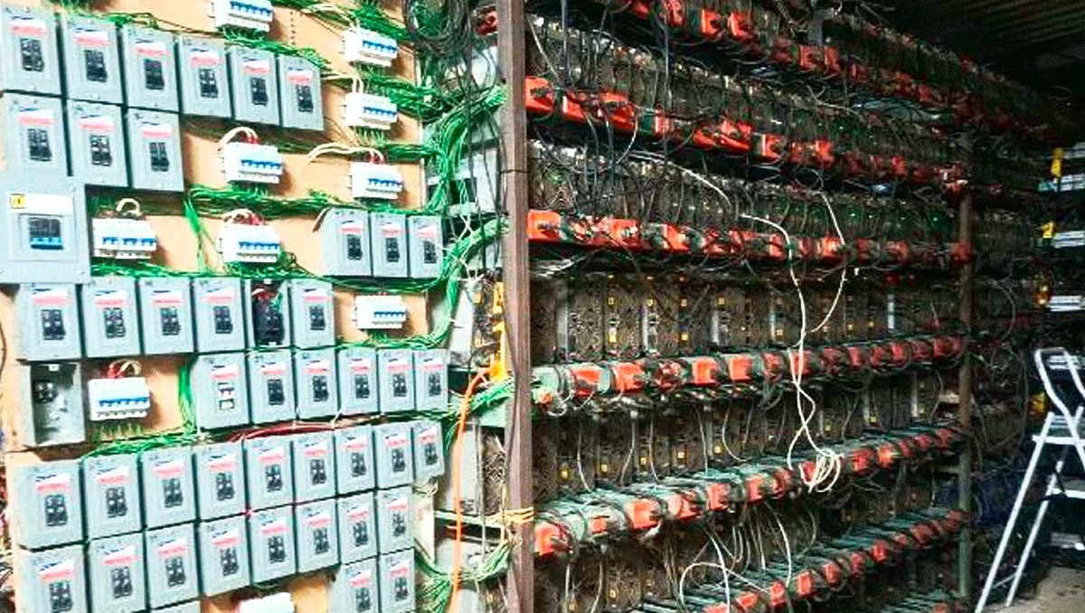 Aseguran inmueble utilizado presuntamente para minar criptomonedas en Tlaola, Puebla | Especial