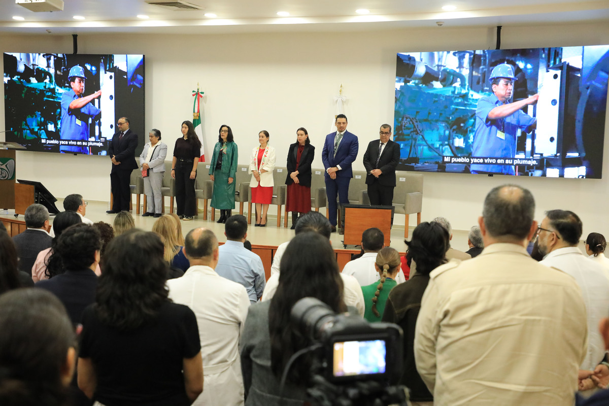 Autoridades del sector salud e investigadores se reunieron en la clausura del XXXV Foro de Investigación en Salud del IMSS. | Foto: Especial