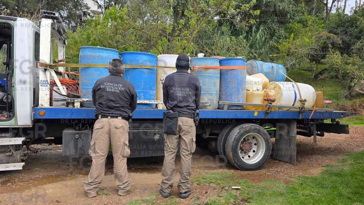 FGR asegura más de 12 mil litros de huachicol en Metepec. (FGR)