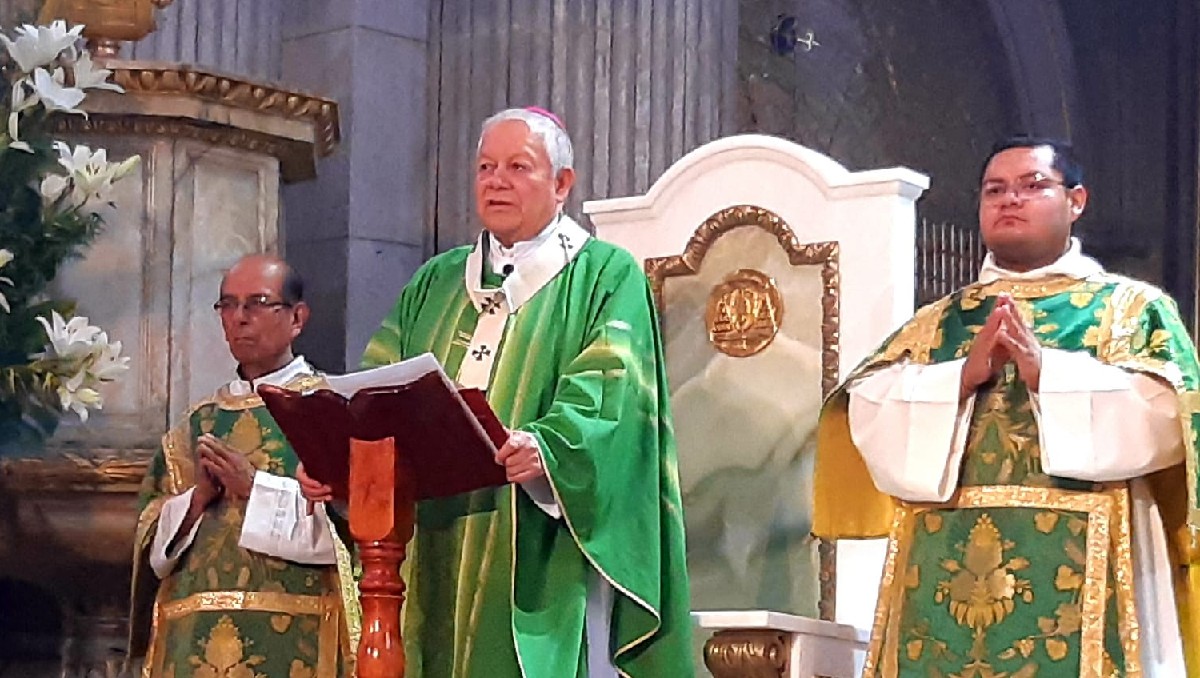 Víctor Sánchez Espinosa, arzobispo de Puebla, en misa dominical | Especial