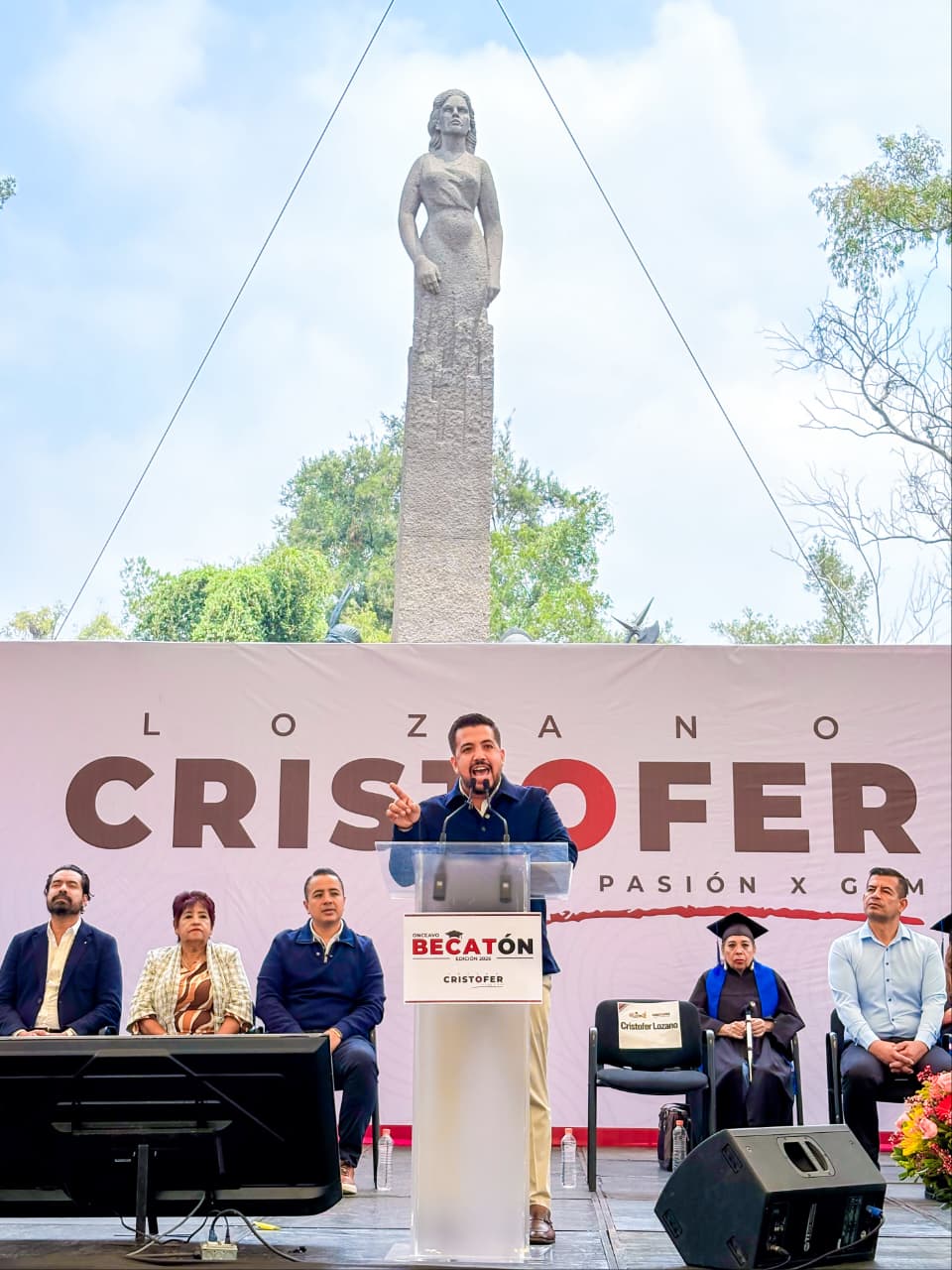El Becatón alcanzó las 33 mil becas entregadas en la alcaldía Gustavo A. Madero; Cristofer Lozano reafirmó que la educación es un derecho.