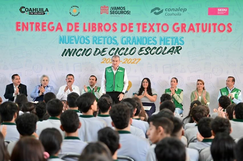 En Torreón, entregan más de 20 mil libros en Conalep para este ciclo escolar 2026-2027