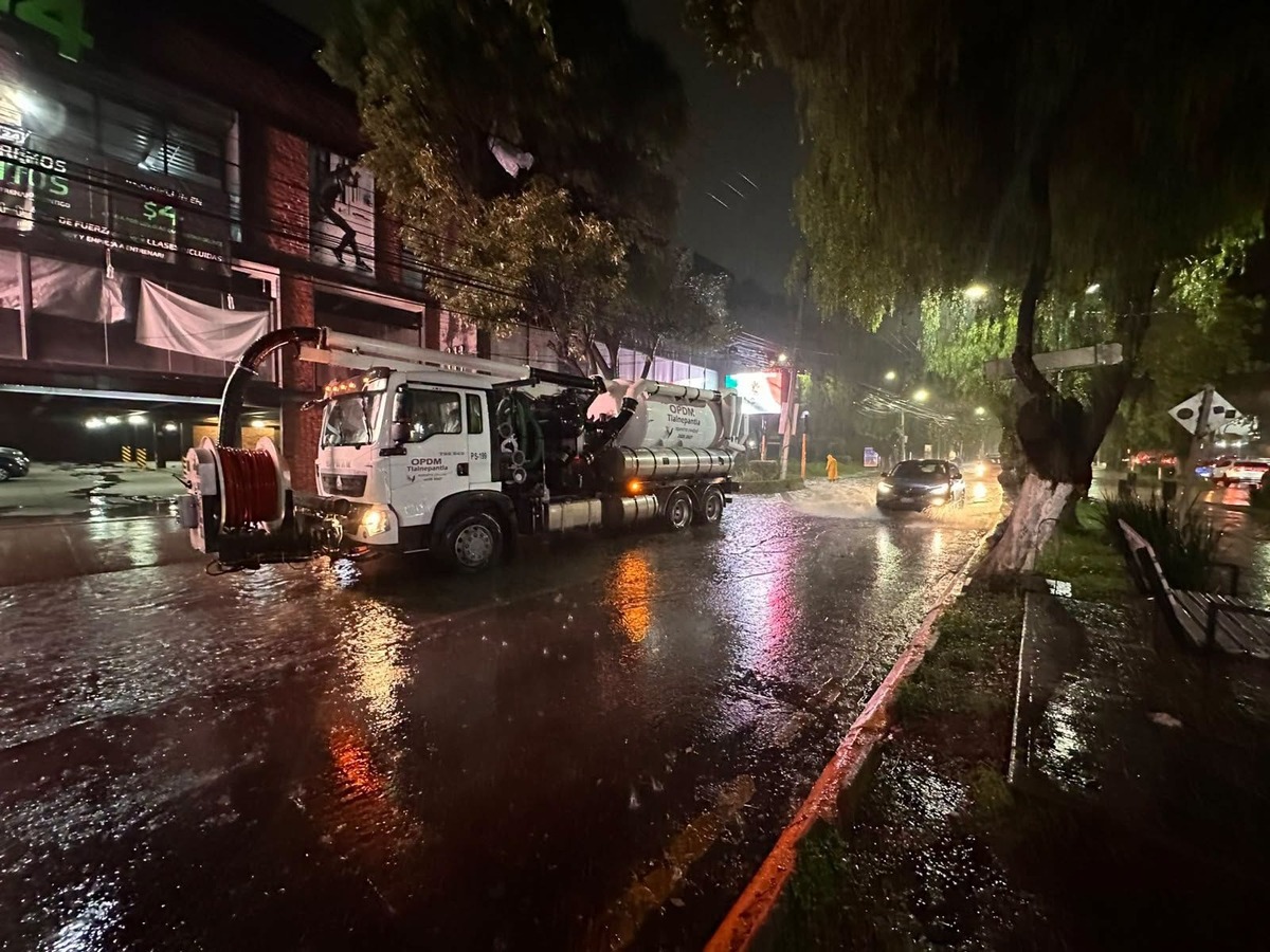 Lluvias torrenciales provocaron severas inundaciones en el Periférico Norte, la Vía López Portillo y desplegaron alertas en la Presa El Ángulo.