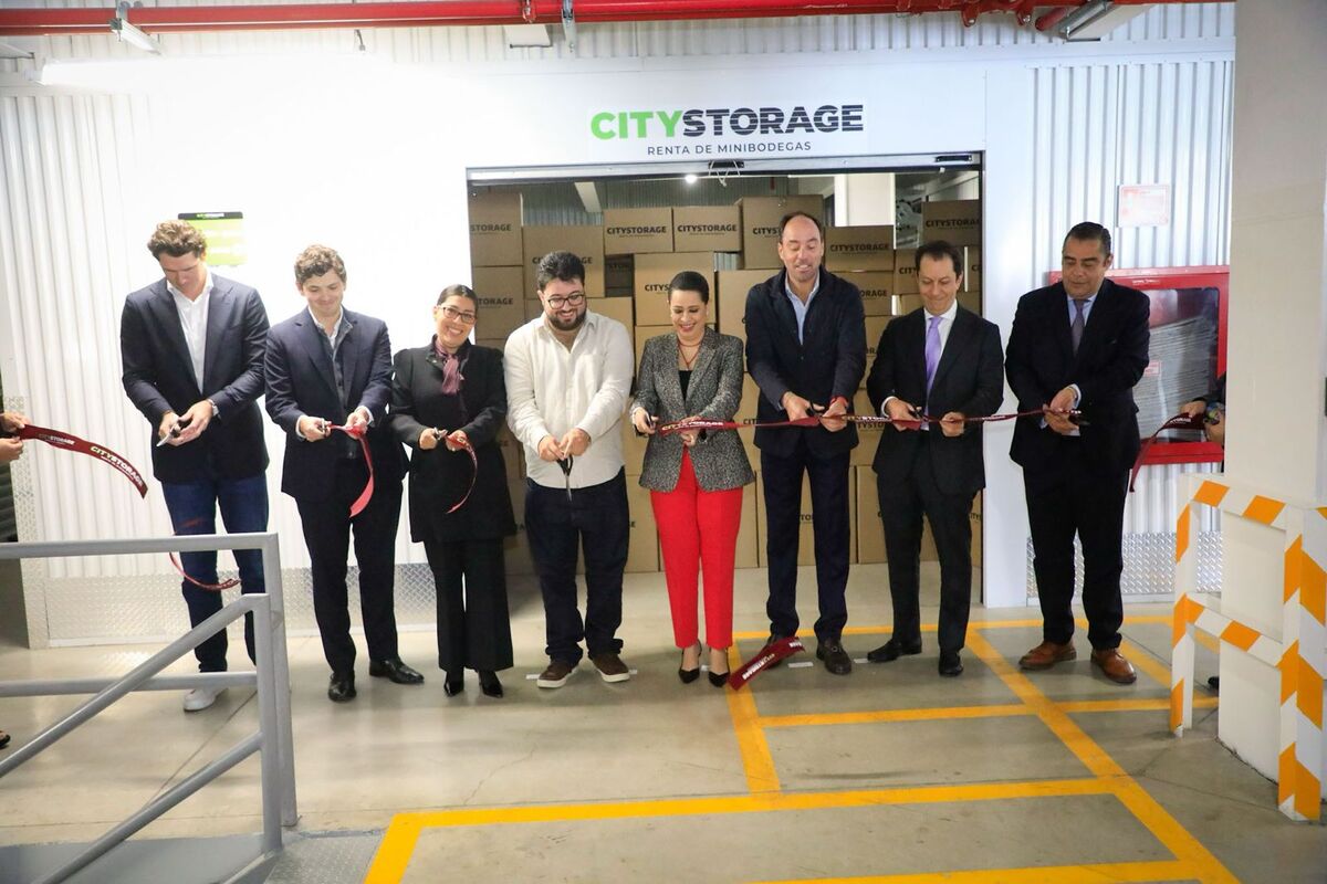 La empresa de autoalmacenaje inauguró en Lomas Verdes su primera sucursal en en el país, con mil 500 bodegas. | Foto: Especial