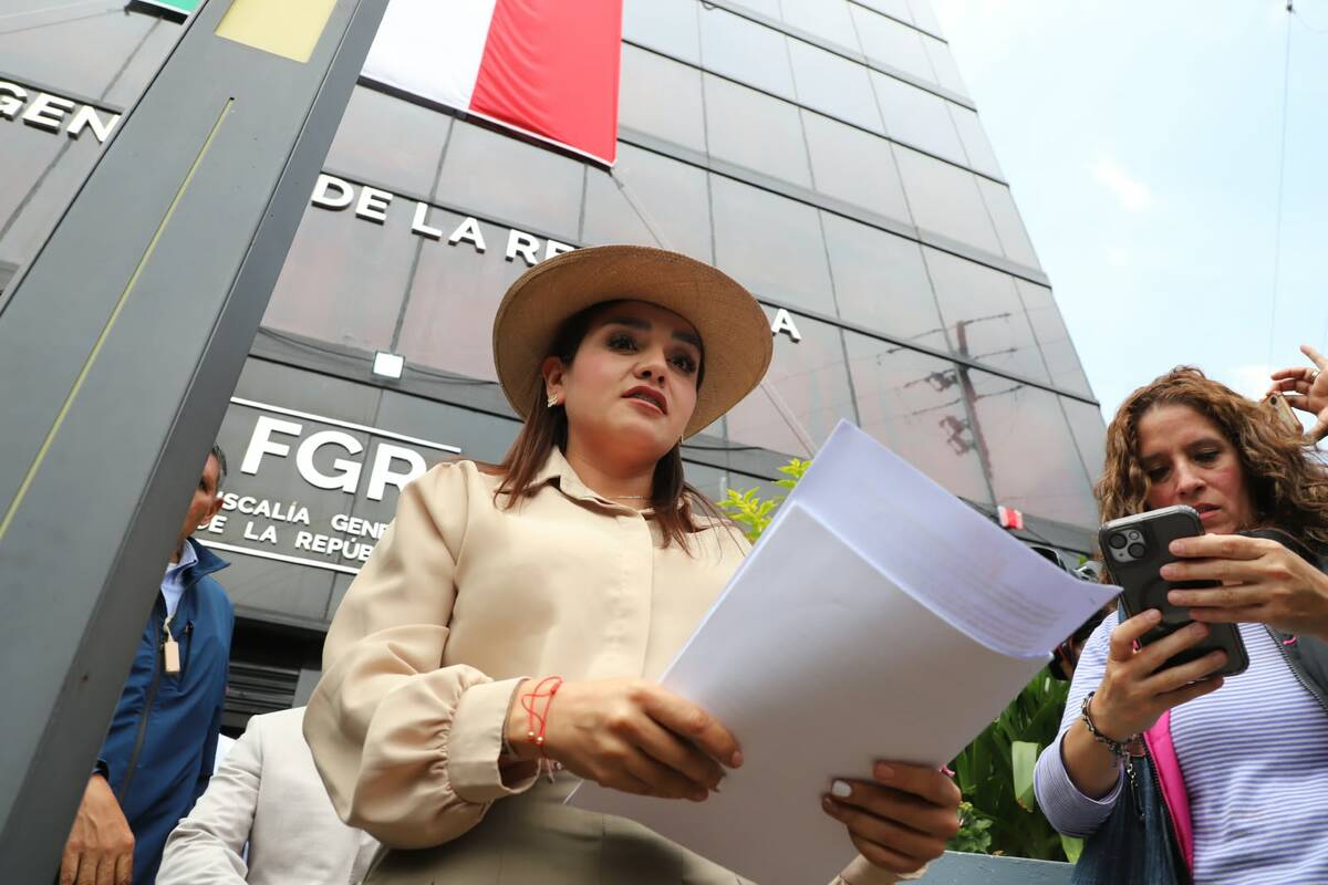 Grecia Quiroz, alcaldesa de Uruapan, acudió a las instalaciones de la FEMDO. | Foto: Javier Ríos