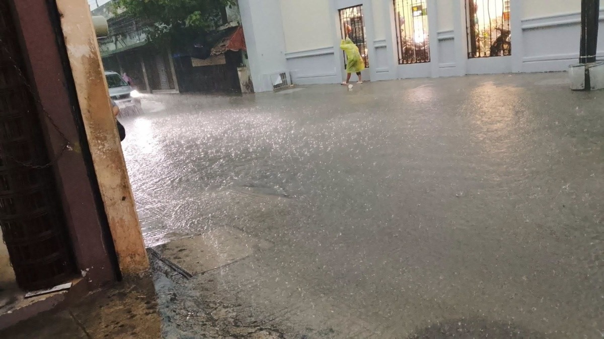 Una intensa tormenta generada por la Onda Tropical 37 dejó graves inundaciones