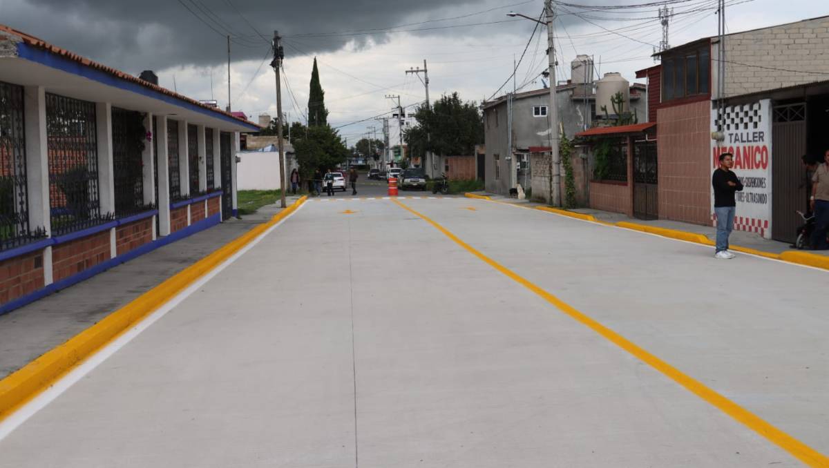 Manuel Vilchis Viveros impulsa infraestructura urbana con obras de pavimentación para beneficio de familias de Zinacantepec. | Foto: Especial