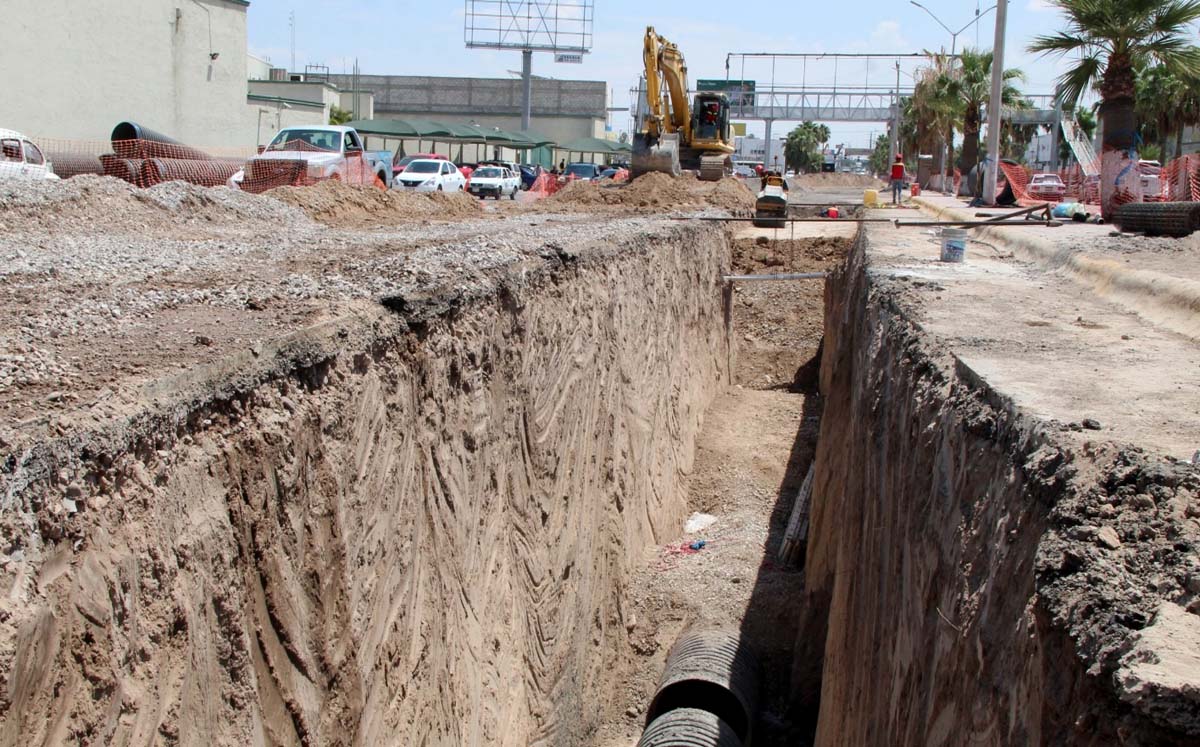 Sideapa muestra avances en obras de reposición de colectores colapsados en Gómez Palacio