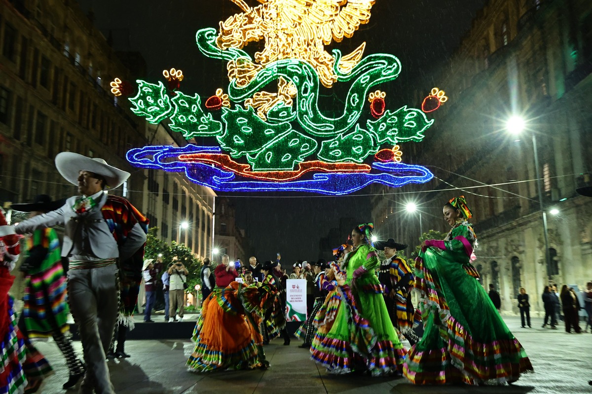 El proyecto también contempla llevar la iluminación conmemorativa a otras zonas de la capital. (Foto: especial)