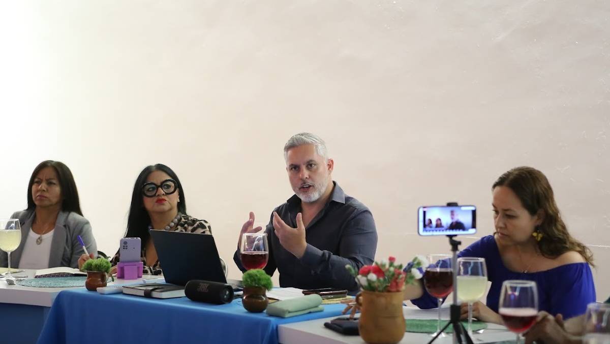 Rafael Gutiérrez Mercadillo, director general de TV4, encabezó la rueda de prensa